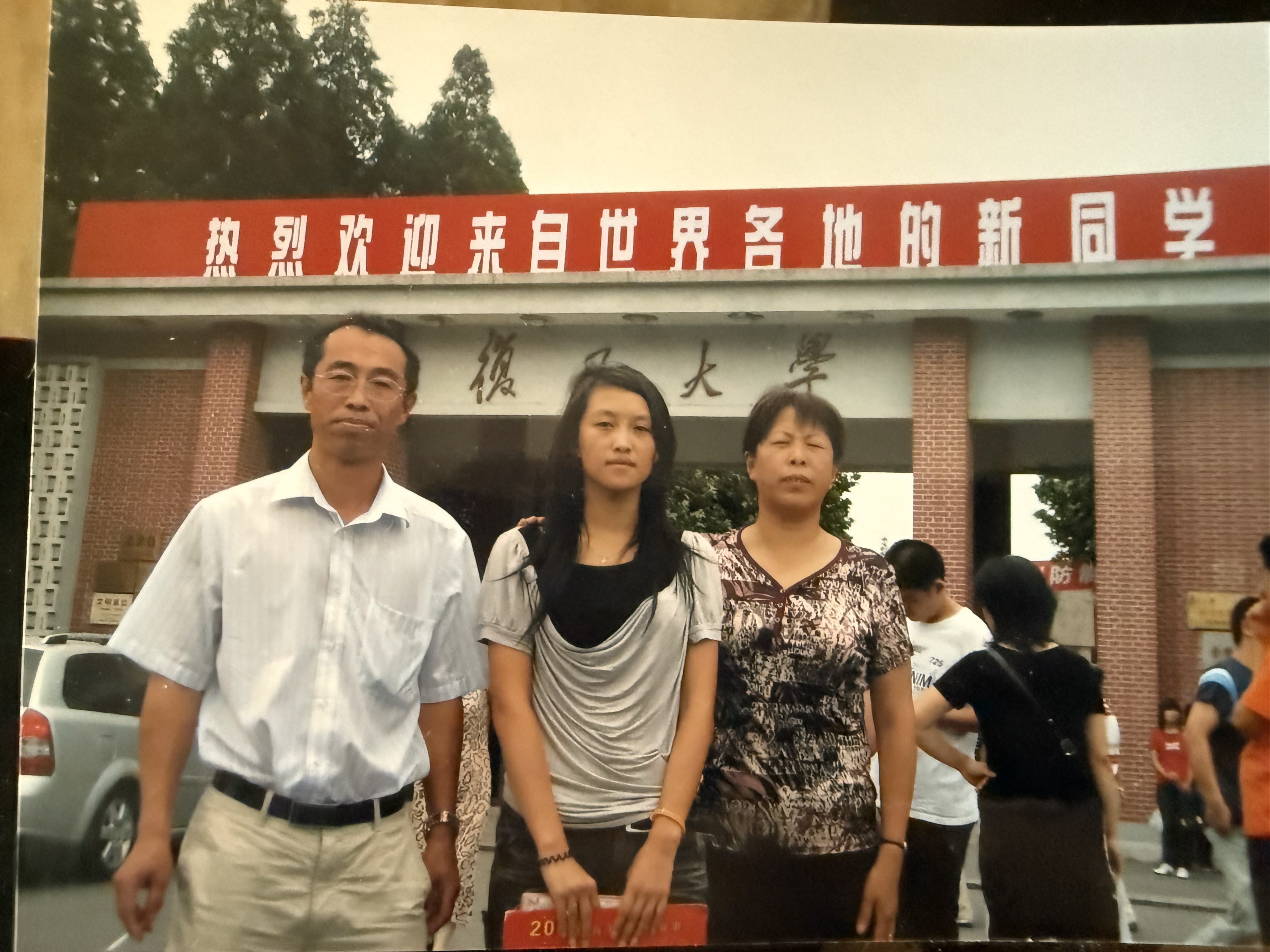 2008年-46岁 女儿上大学.jpg